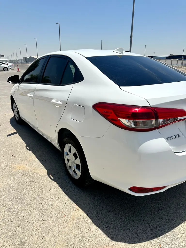 Toyota Yaris 2019 — photo 1 of 10