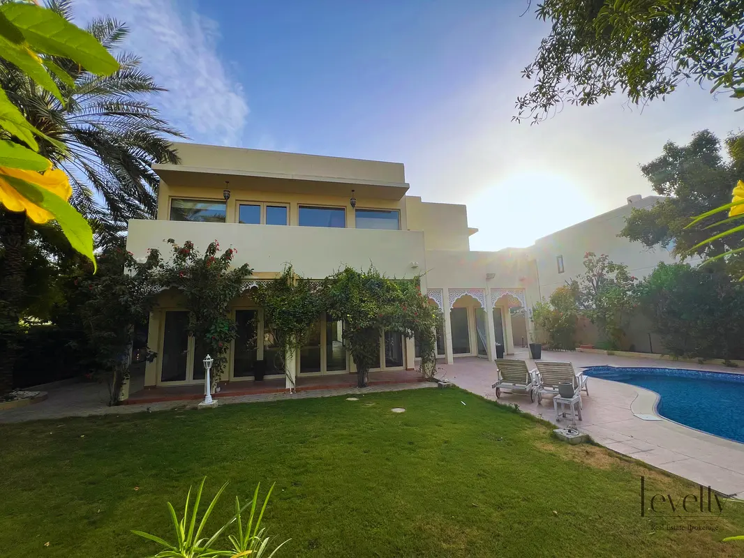 Ready to Move in | Huge Corner Plot |Swimming Pool