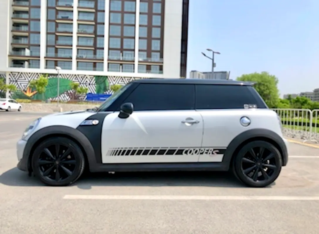 MINI Cooper 2011 — photo 1 of 7