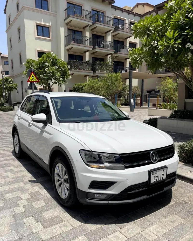 Volkswagen Tiguan 2021 — photo 1 of 7