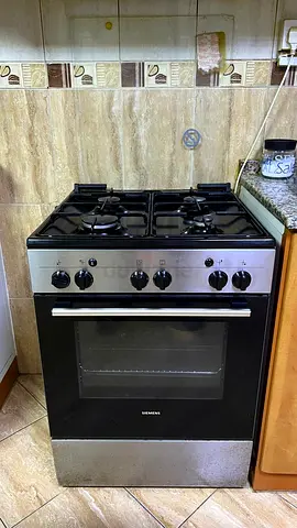 Siemens freestanding gas cooker with oven - good working condition