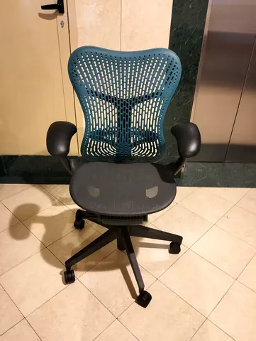 Selling herman miller mirra 2 chair.good condition only little use