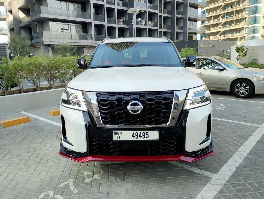 Nissan Patrol 2016 — photo 1 of 17