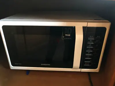 Samsung countertop microwave oven - good working condition