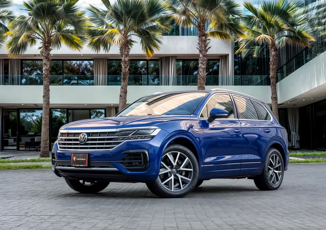 Volkswagen Touareg 2023 — photo 1 of 14
