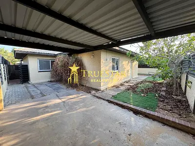 MAIN BEACH ROAD VILLA COMMERCIAL INDEPENDENT 3BR MAIDS PRIVATE GARDEN