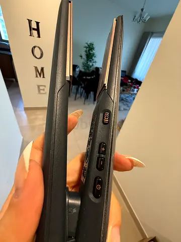 Hair straightener / flat iron - good working condition