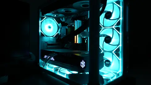 High-End PC – RTX 5080 + Ryzen 9 + 64GB RAM