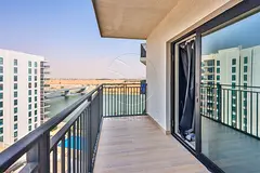 √High Floor | Partial Canal View | Ready to Move√