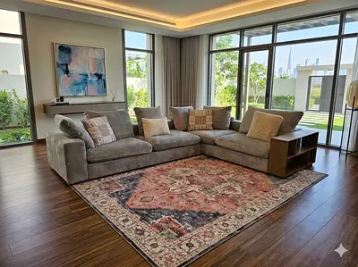 Flexform Corner Original like new Condition Large Vintage-Style Oriental Rug in Good Condition