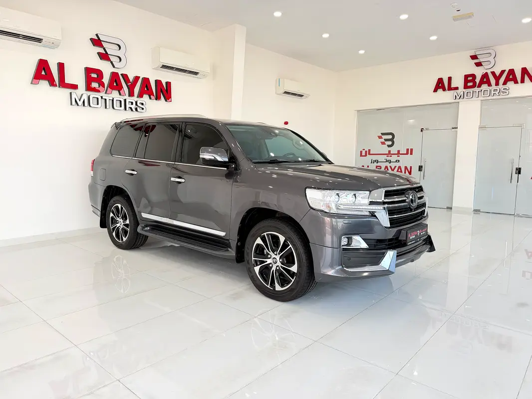 Toyota Land Cruiser 2021 — photo 1 of 15
