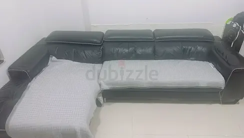 L-shaped black leather sofa, 3-seater with chaise - good condition