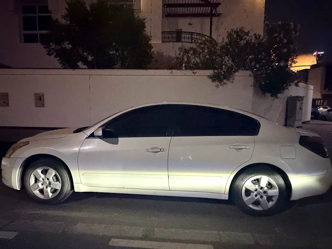 Nissan Altima 2011 — photo 1 of 14