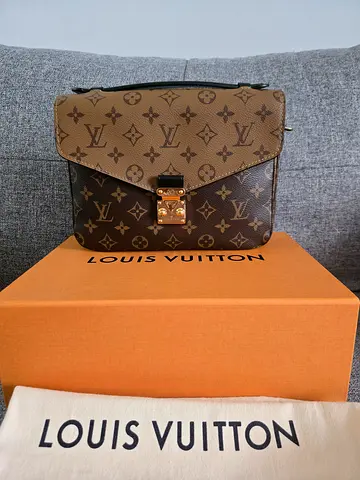 Louis Vuitton Pochette Metis Reverse