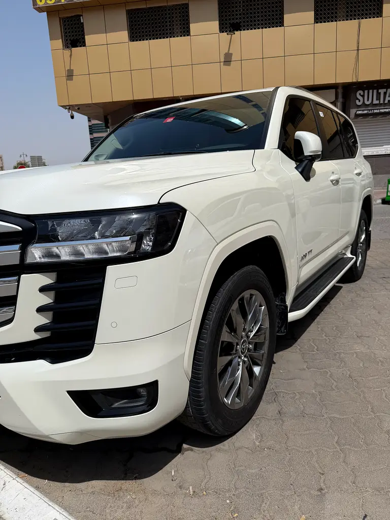 Toyota Land Cruiser 2023 — photo 1 of 3