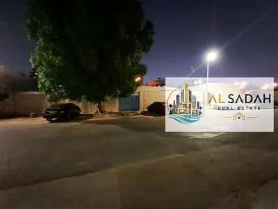 للبيع بيت في دسمان  بيت 3قسم اول قسم في 5 غرف وصالة ومجلس ومطبخ موجر 45000 الف قسم ثاني في غيرفتين وصالة ومطبخ موجر 40000 الف قسم الثالث في غرف وصاله ومطبخ موجر 18000 الف في 3 عدادين الكهرباء والماء م