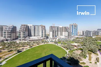 Corner Unit | Walk to Mall | Stunning Panoramic