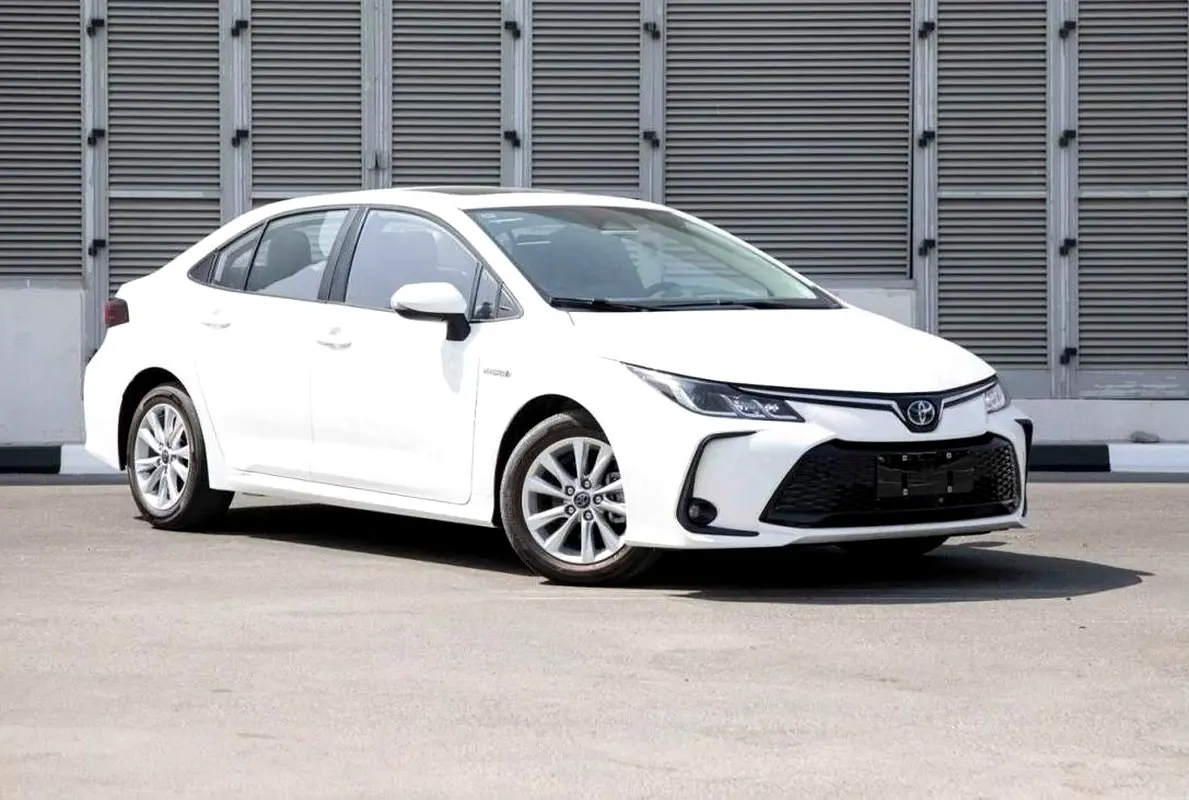 Toyota Corolla 2025 — photo 1 of 17