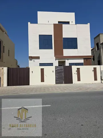 فيلا جديدة للبيع – الحوشي، الشارقة  فرصة مميزة لامتلاك فيلا حديثة في منطقة الحوشي – الشارقة، بموقع هادئ ومناسب للعائلات، قريب من الخدمات والمرافق الحي