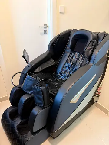 AWD Full Body Massage Chair – Excellent Condition