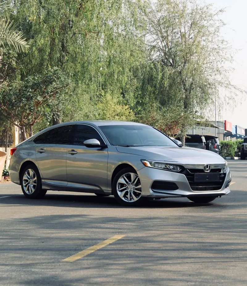Honda Accord 2018 — photo 1 of 19