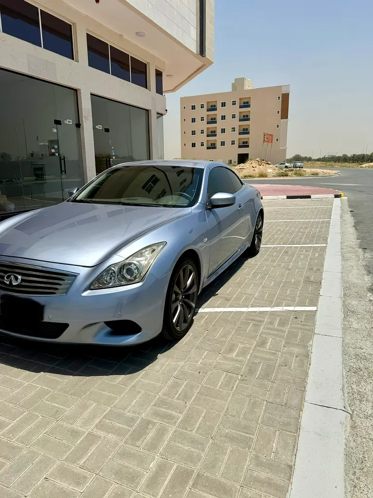 Infiniti G37 2010 — photo 1 of 7