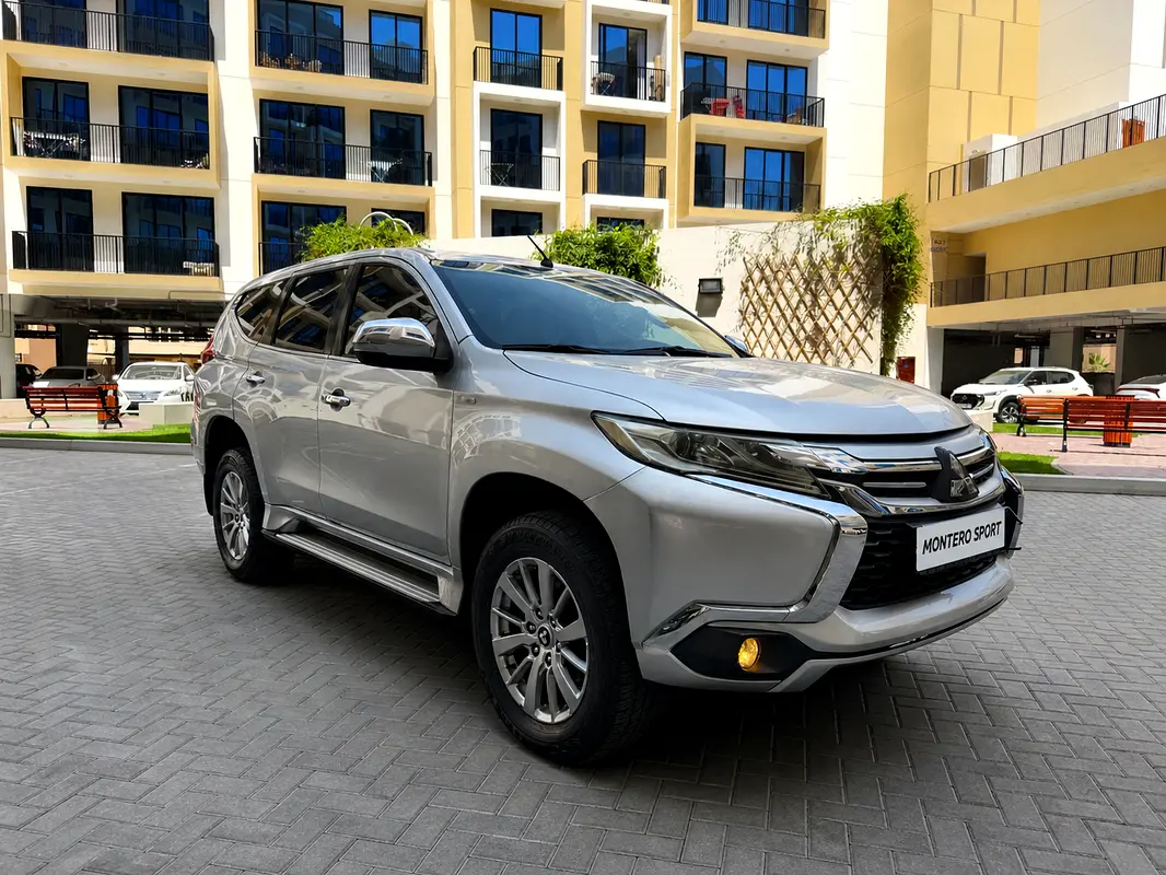 Mitsubishi Montero Sport 2016 — photo 1 of 20