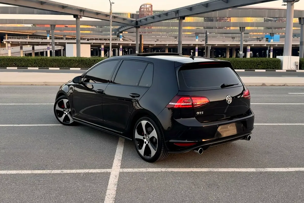 Volkswagen Golf 2014 — photo 1 of 17