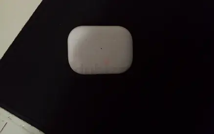 Apple AirPods Pro (1st gen) wireless charging case - good condition