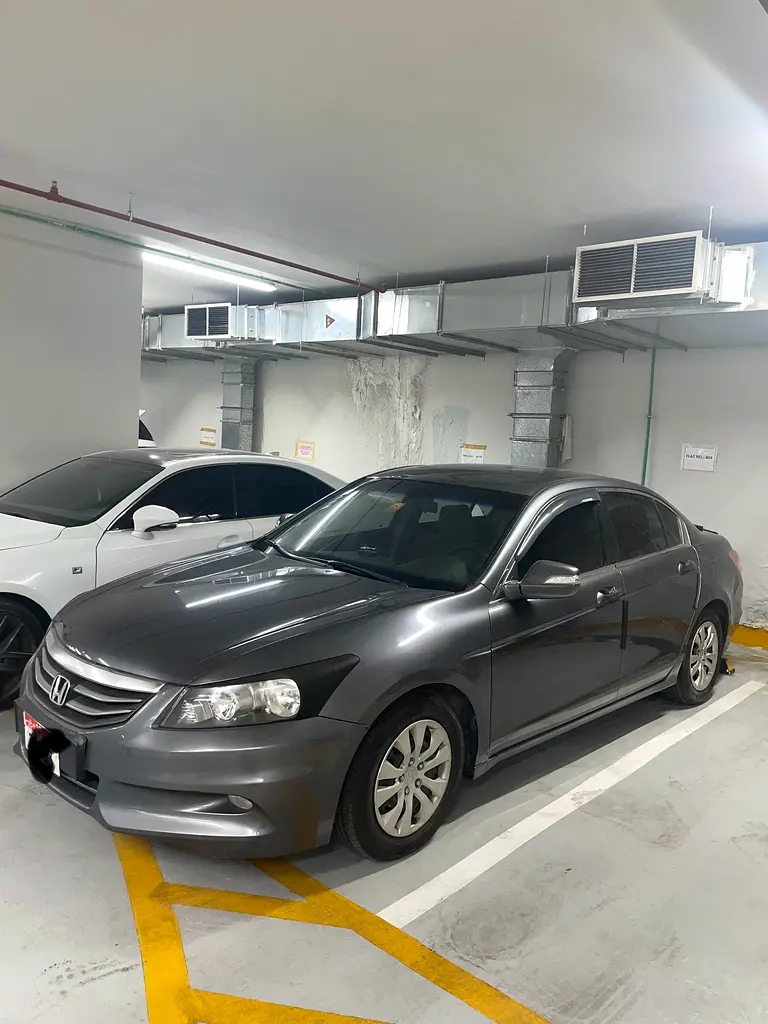 Honda Accord 2012 — photo 1 of 6