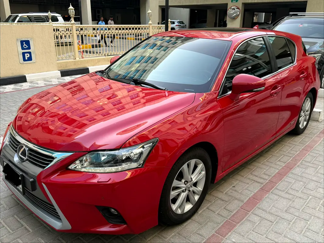 Lexus CT-Series 2017 — photo 1 of 8