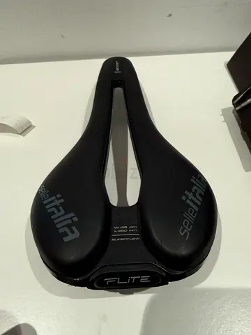 Selle Italia Flite Bicycle Saddle - Cutout Performance Saddle 135mm with manganese rail