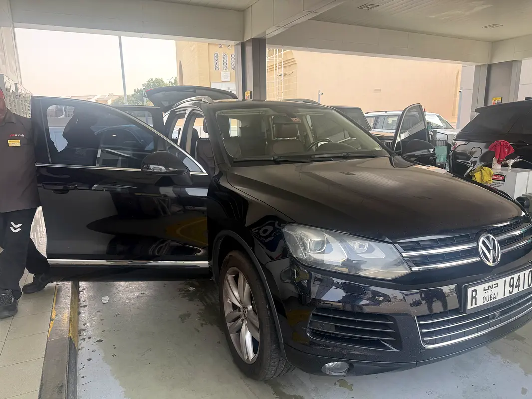 Volkswagen Touareg 2014 — photo 1 of 12