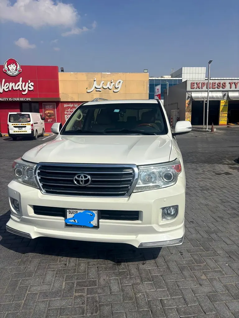Toyota Land Cruiser 2013 — photo 1 of 7
