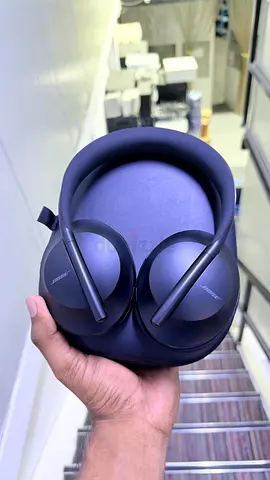 Bose Noise Cancelling Headphones 700 with Case - Excellent Condition