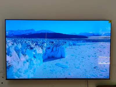 Hisense 65-inch 4K smart TV with original package + foam + table/+wall mount frame