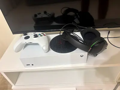 Xbox one S- Barely Used, With Headset