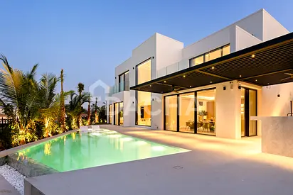 FULLY EXTENDED | ELEVATED | LUXURY 5 BEDROOM