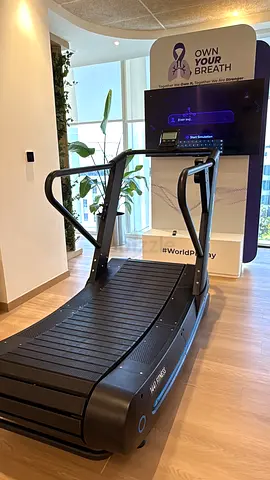Curved treadmill