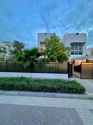 🏡 فيلا للبيع على الشارع الرئيسي – المجمع الزاهية