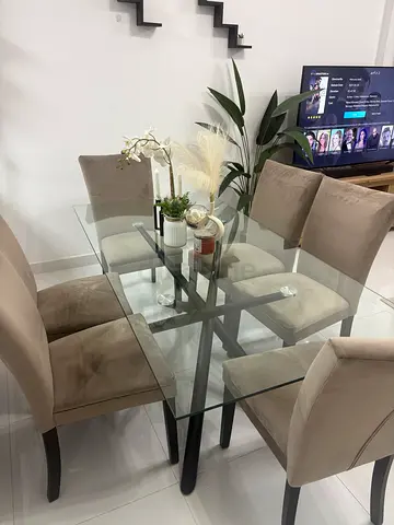 Dining table with 6 seaters