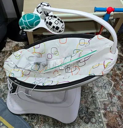 4moms mamaRoo Baby Swing / Rocker - Good Condition