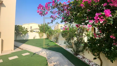 SPACIOUS 5BR VILLA | LANDSCAPED GARDEN