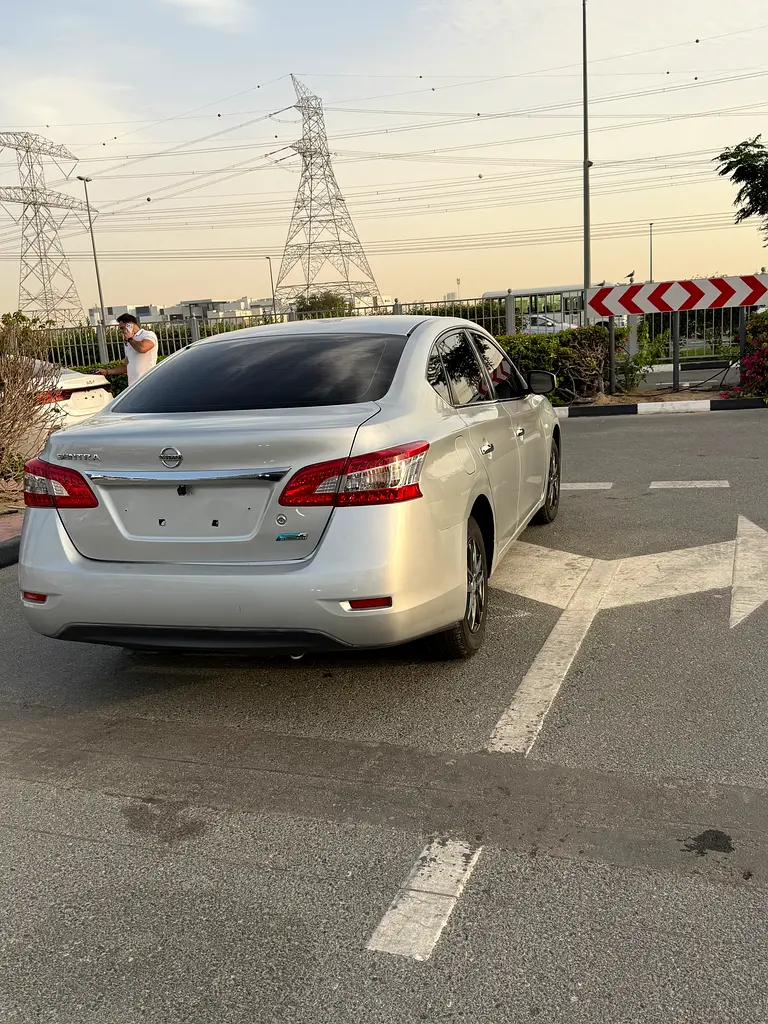 Nissan Sentra 2015 — photo 1 of 12