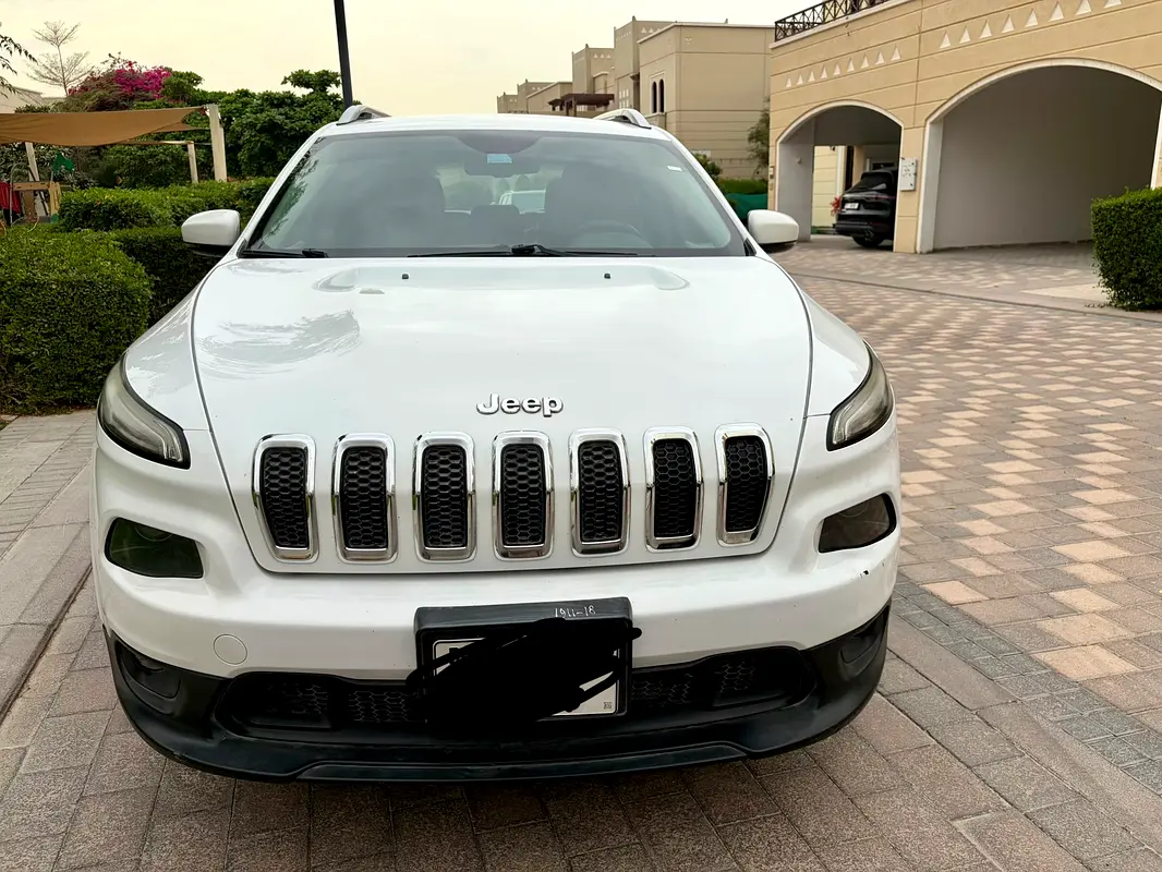 Jeep Cherokee 2014 — photo 1 of 8