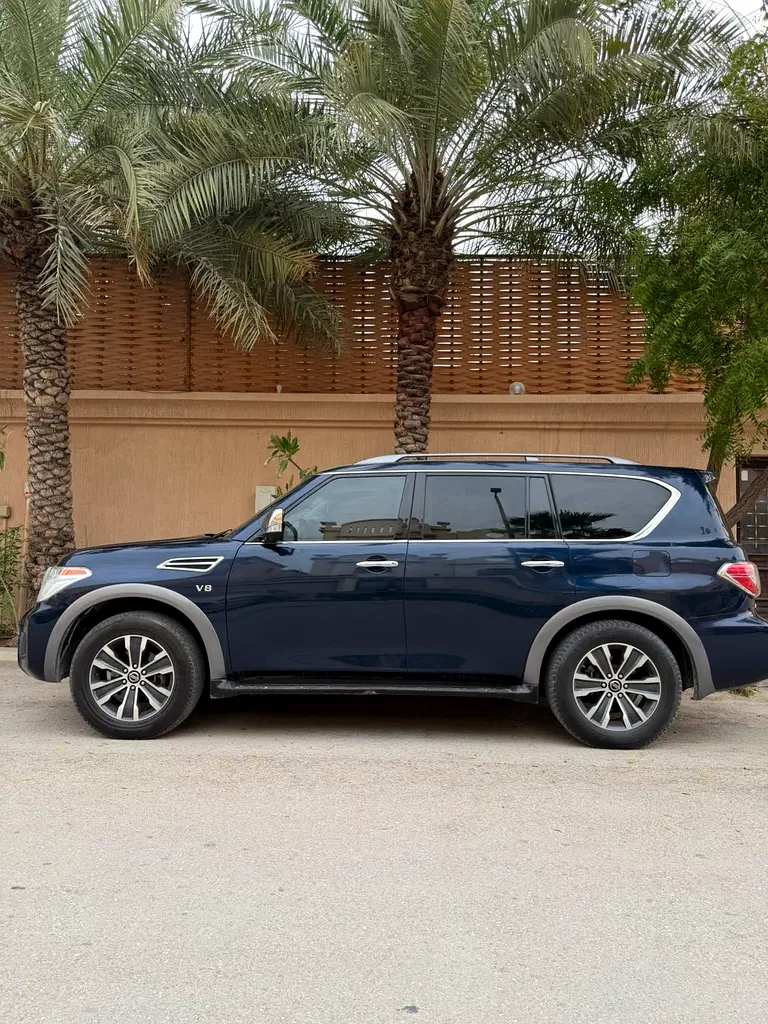 Nissan Armada 2020 — photo 1 of 4