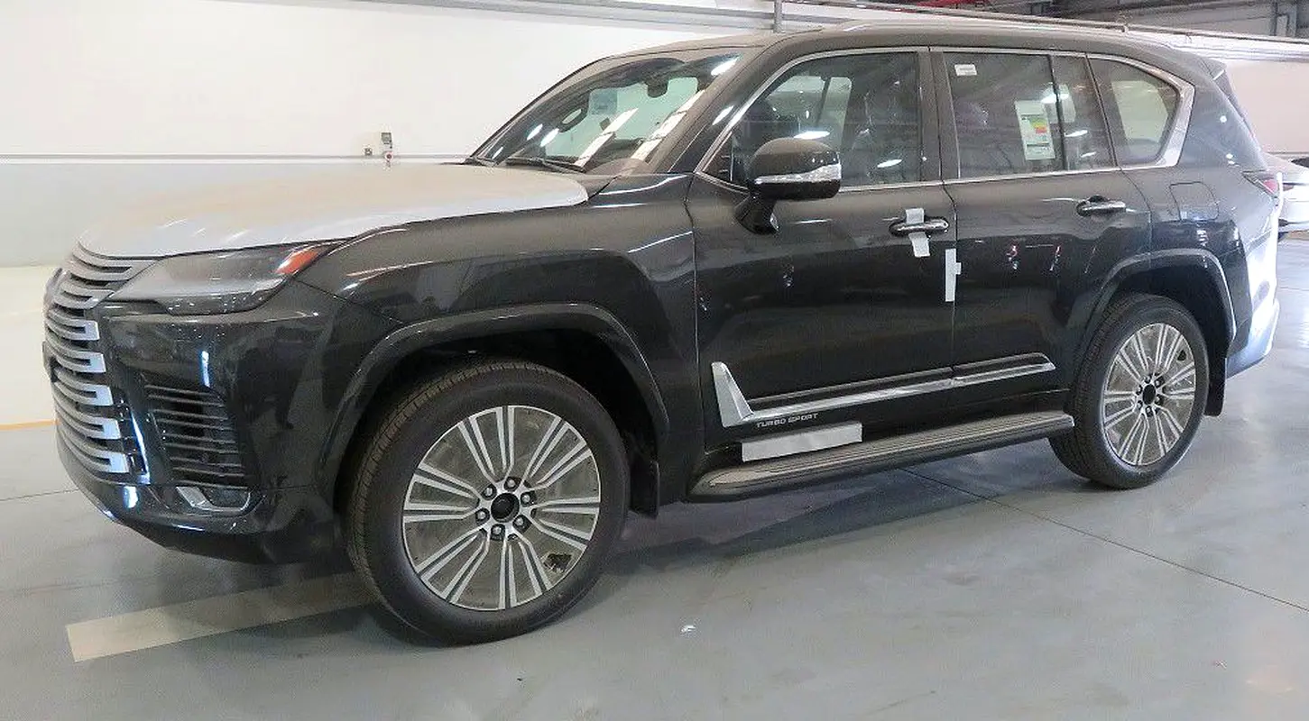 Lexus LX-Series 2025 — photo 1 of 13