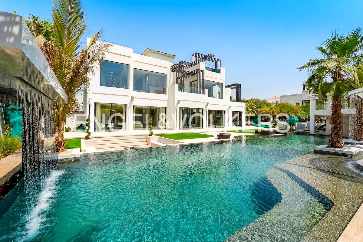 Fully Upgraded | Bespoke Finish | Large Plot