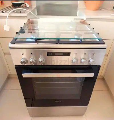 Siemens brand 4 burner top gas oven electric like new condition