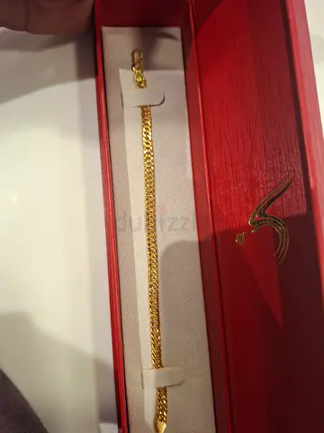 Gold link bracelet in presentation box - good condition